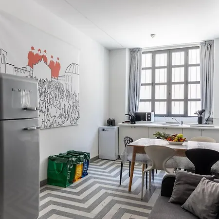 Armani House - Center Apartment Milan
